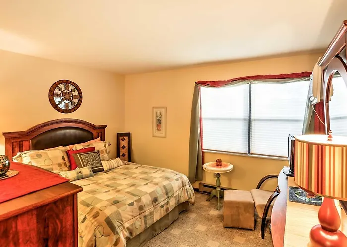 Waterfront Port Clinton Condo W/ Pool Access!