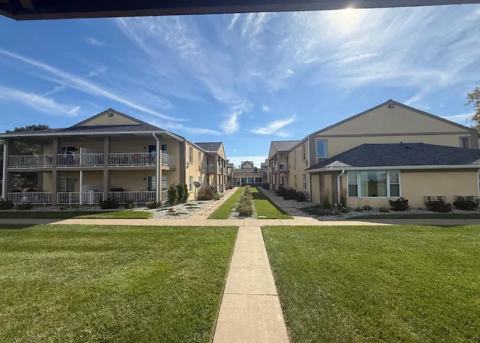 Clinton Inn & Suites