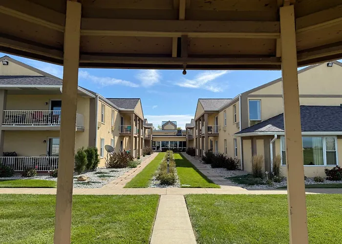 Clinton Inn & Suites